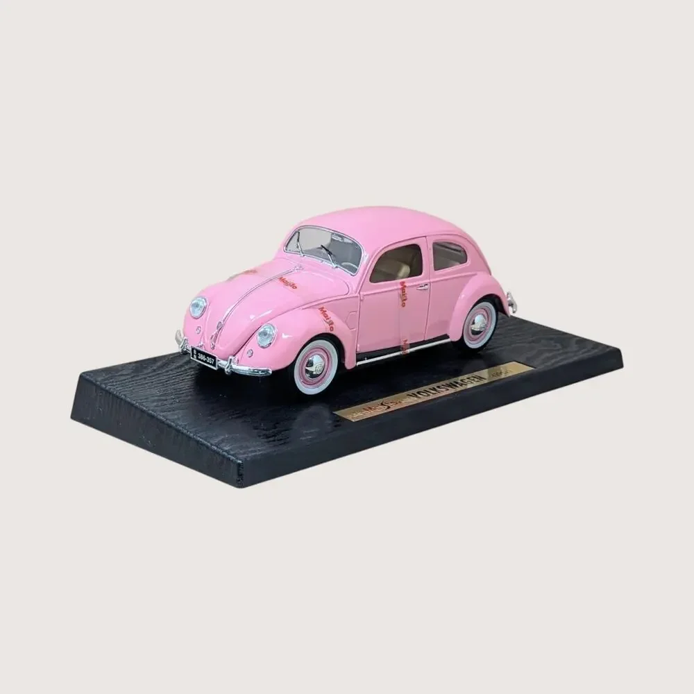 Maisto 1/18 1951 Volkswagen Beetle Export Sedan Special Edition Pink
